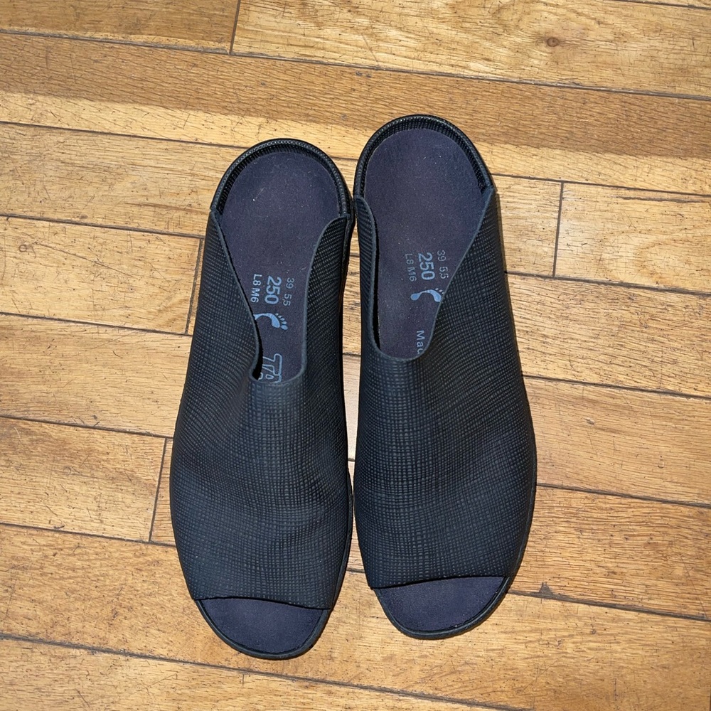 Women’s Tatami Birkenstock slide sandal peep toe